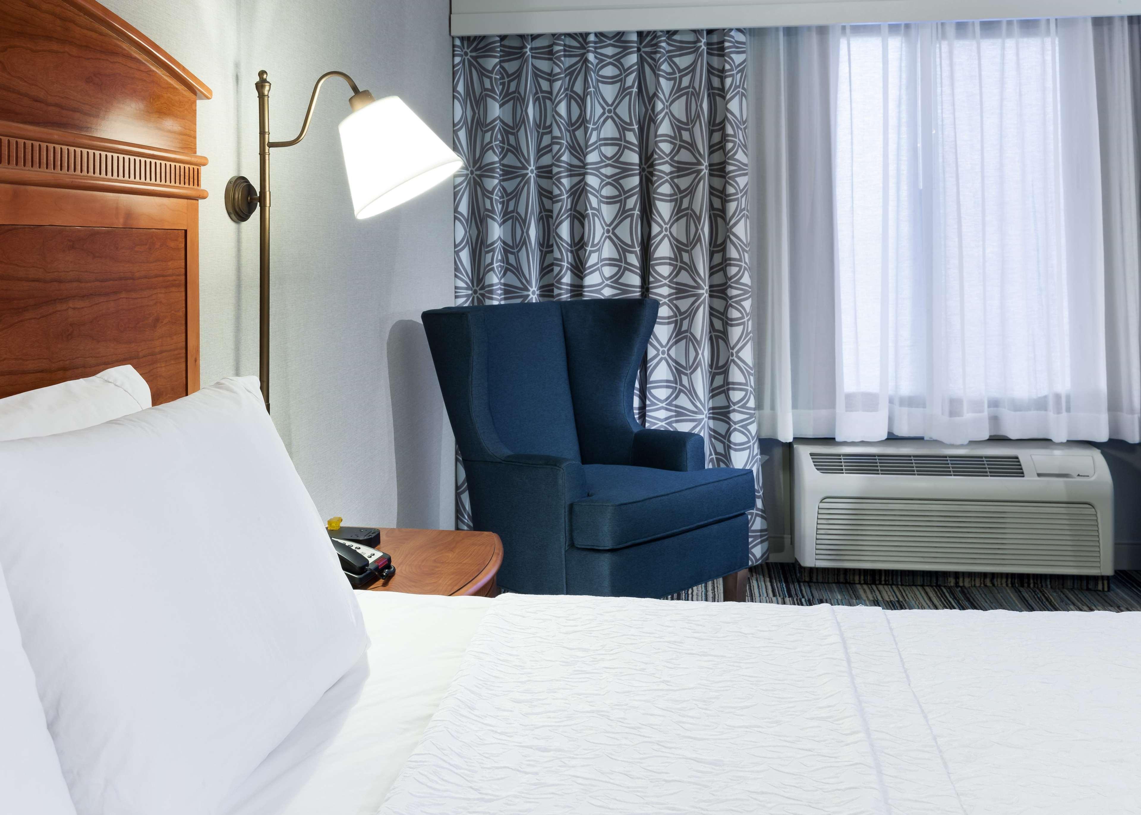 Hampton Inn & Suites Tulare Exteriör bild