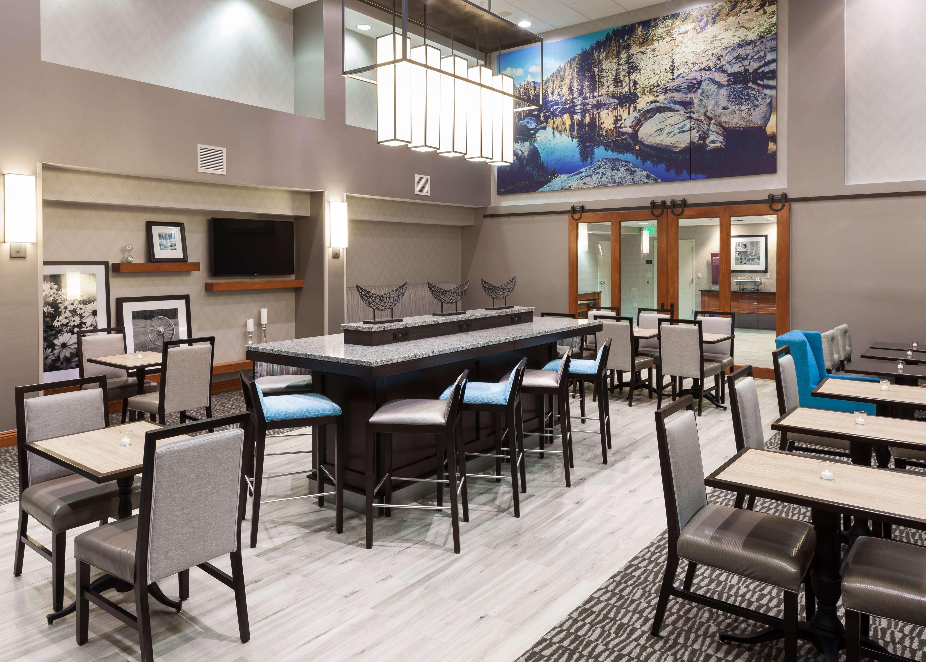 Hampton Inn & Suites Tulare Exteriör bild
