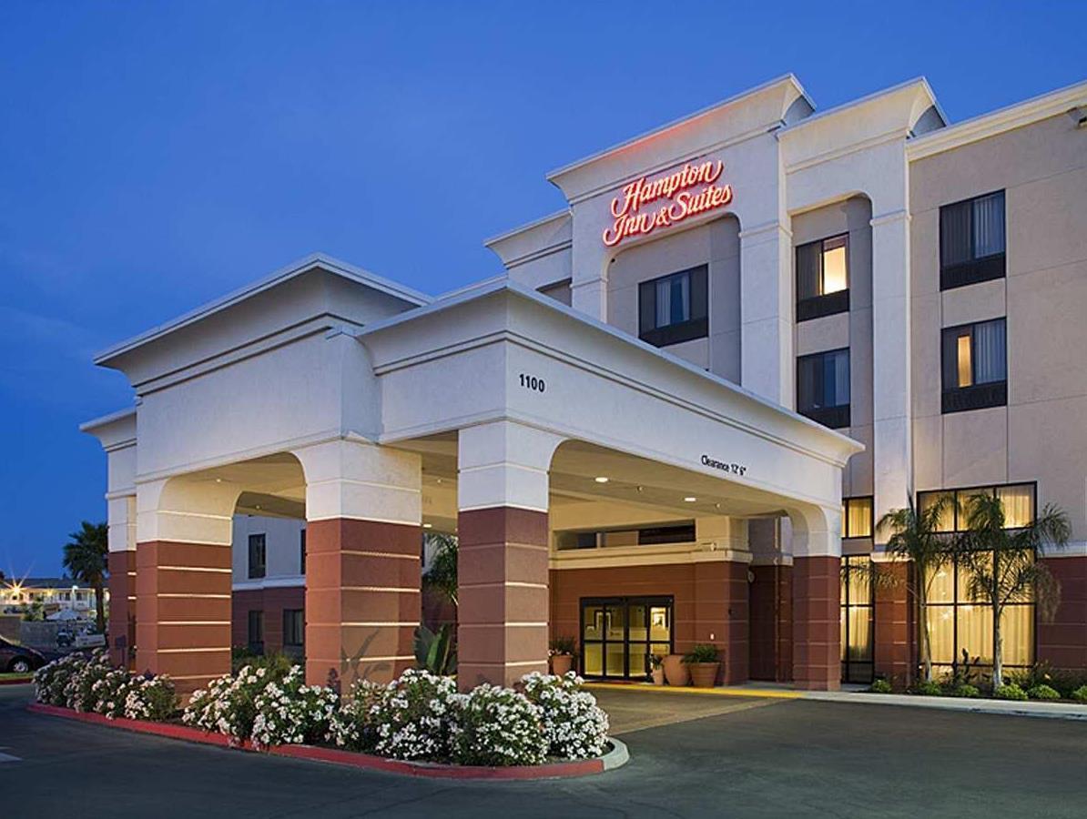 Hampton Inn & Suites Tulare Exteriör bild