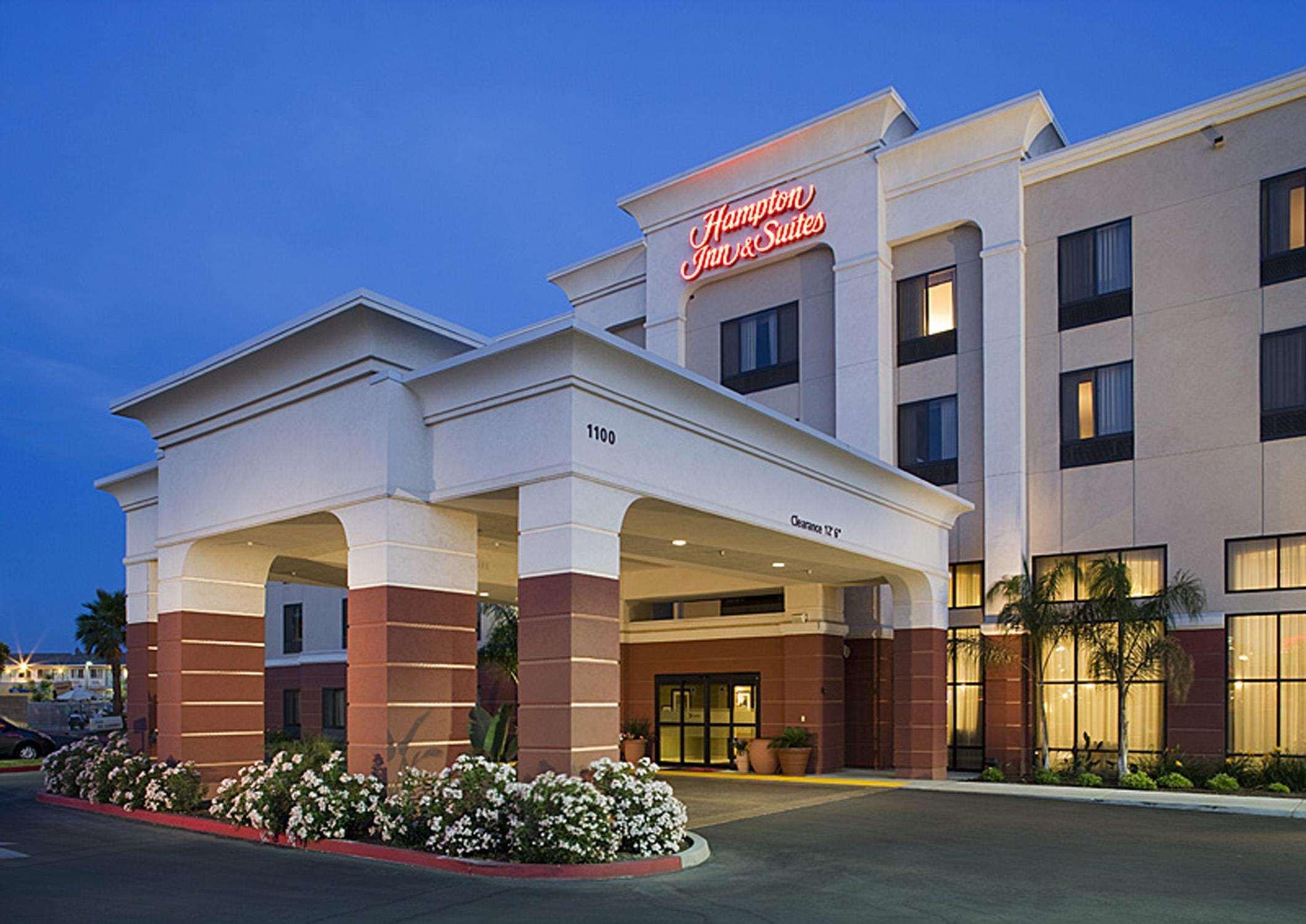 Hampton Inn & Suites Tulare Exteriör bild