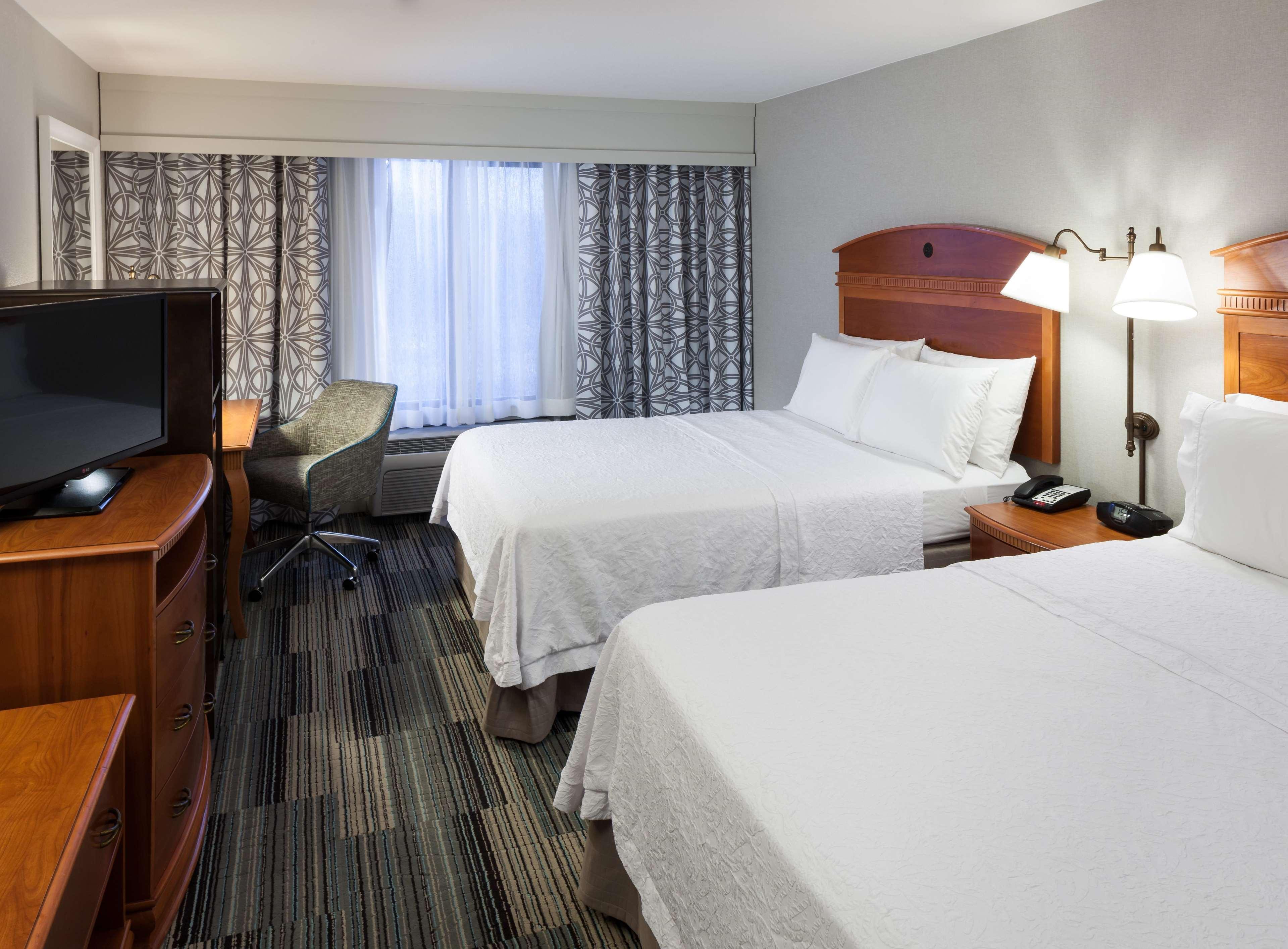 Hampton Inn & Suites Tulare Exteriör bild