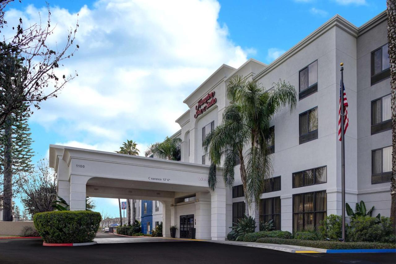 Hampton Inn & Suites Tulare Exteriör bild