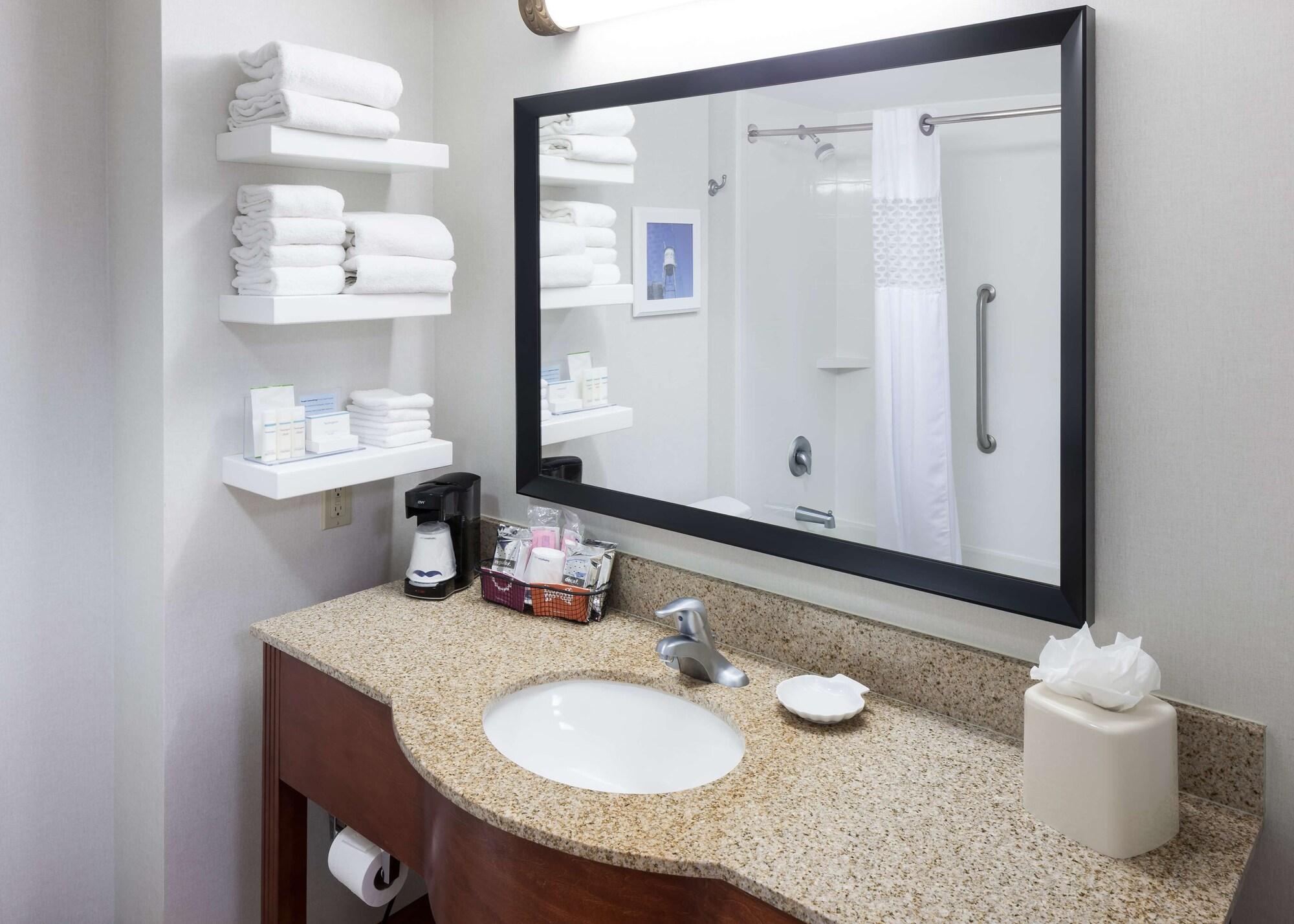 Hampton Inn & Suites Tulare Exteriör bild