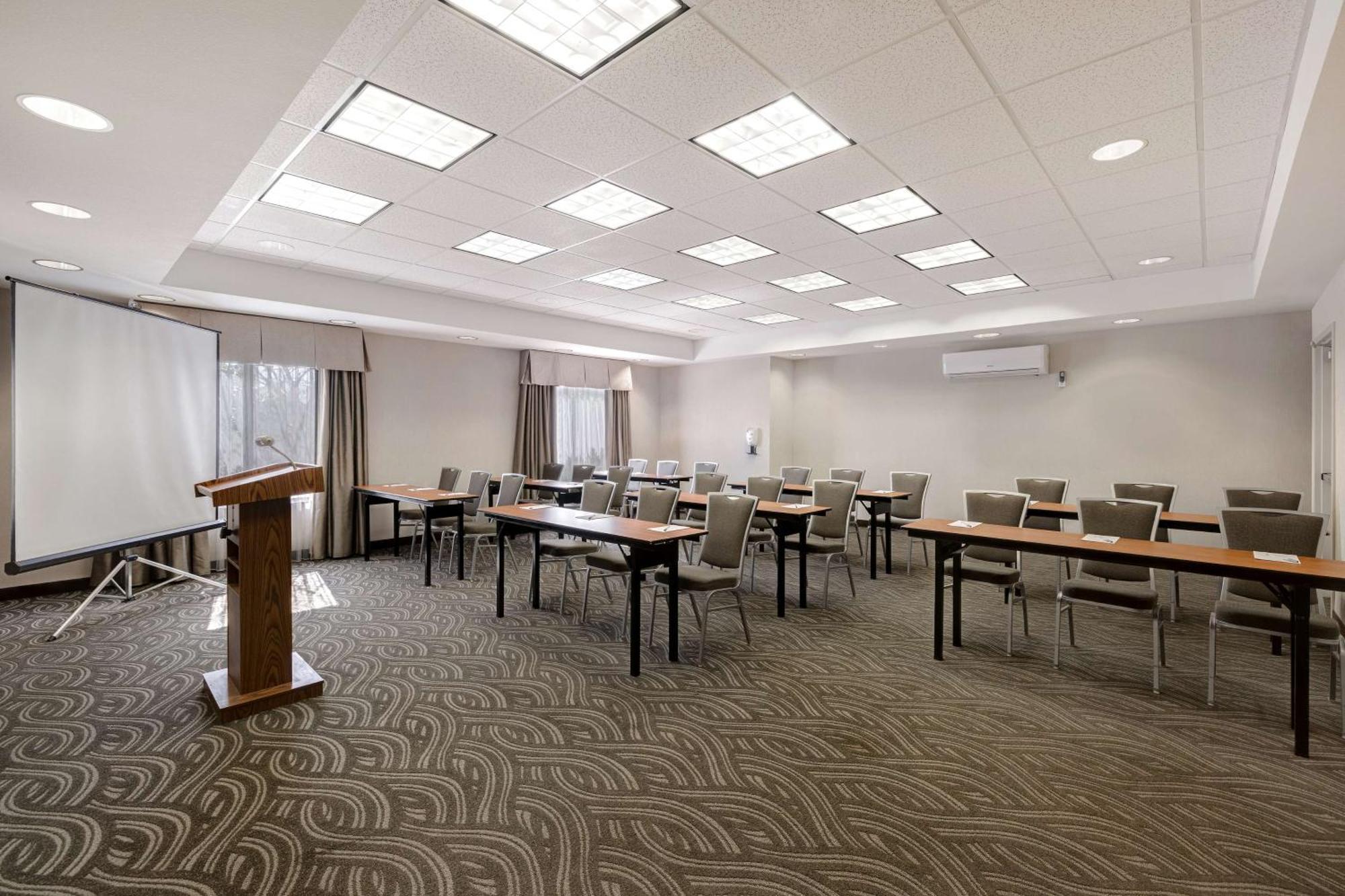 Hampton Inn & Suites Tulare Exteriör bild
