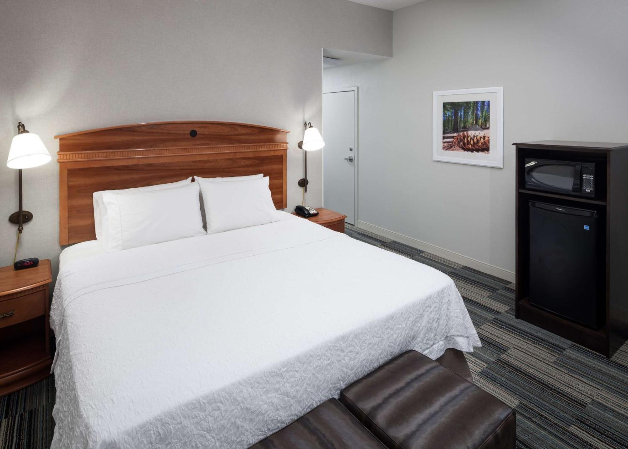 Hampton Inn & Suites Tulare Exteriör bild