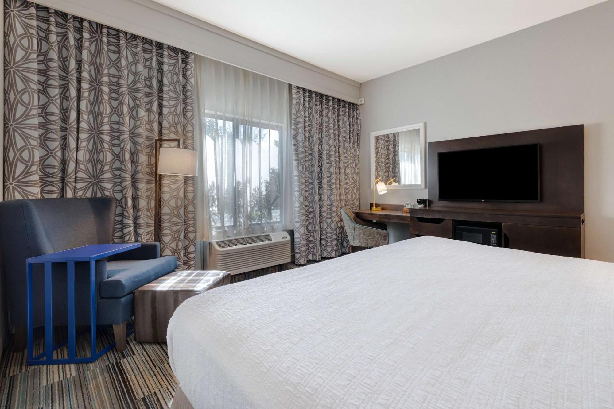 Hampton Inn & Suites Tulare Exteriör bild