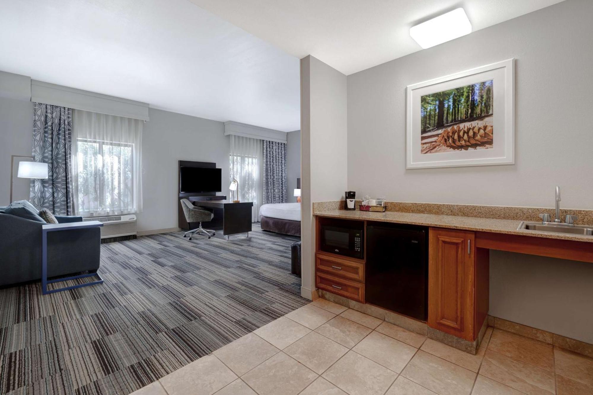Hampton Inn & Suites Tulare Exteriör bild