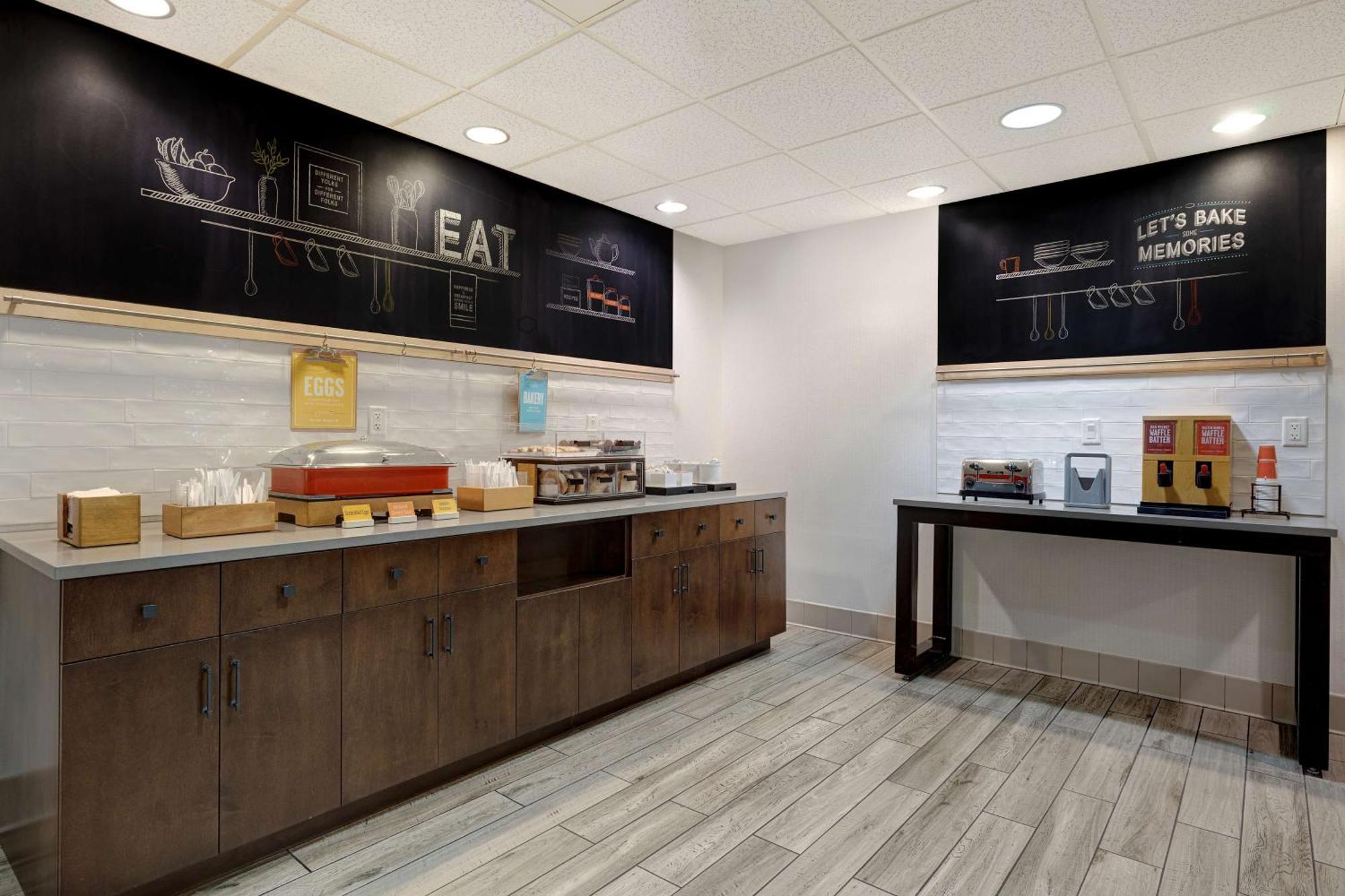 Hampton Inn & Suites Tulare Exteriör bild